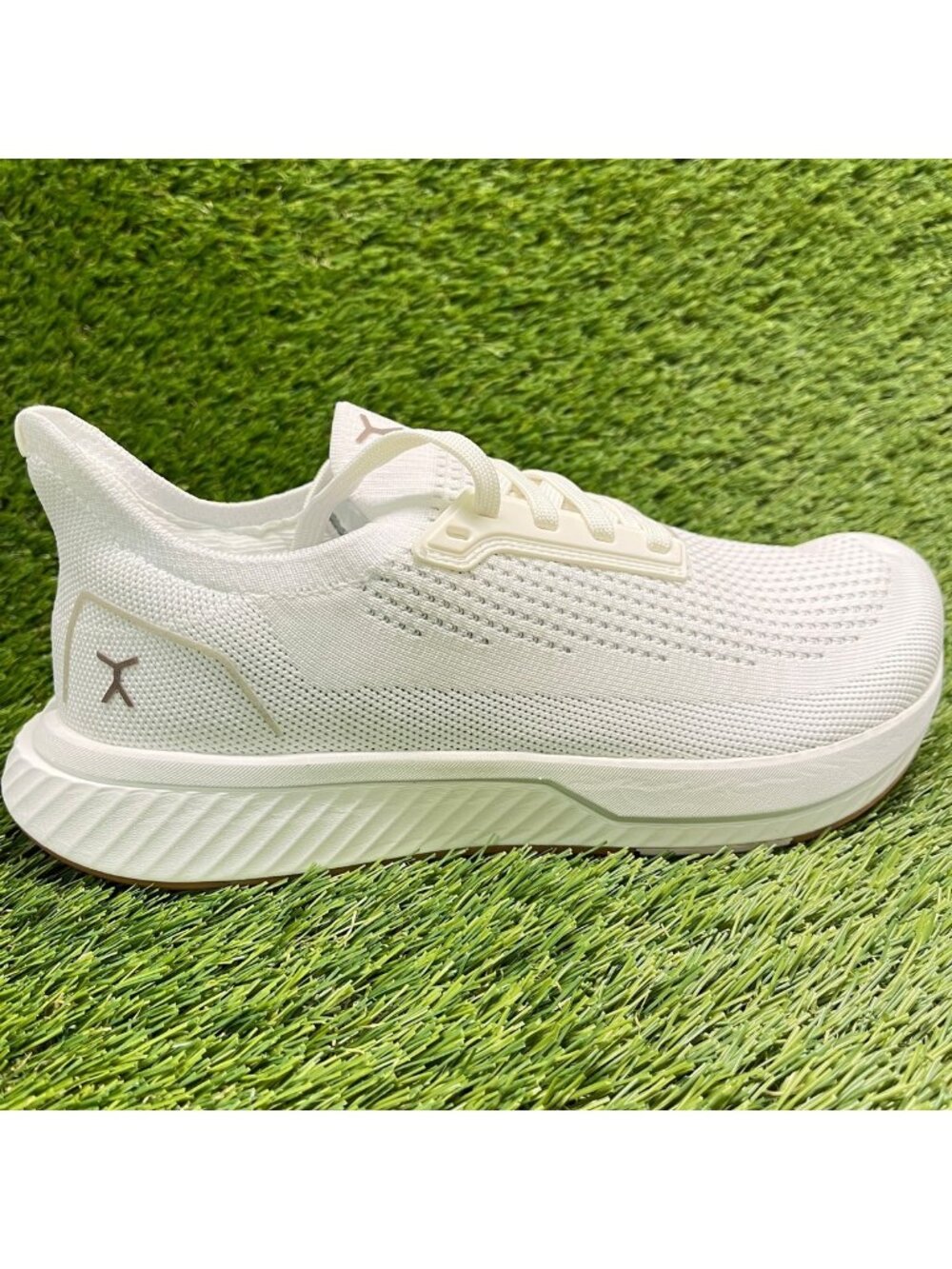 Flux Adapt Runner White Gum Mens Size 8 Womens Size 9.5 Running Athletic Shoes